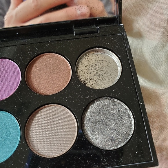 Urban outfitters cosmic garden eye shadow palette - Picture 6 of 7